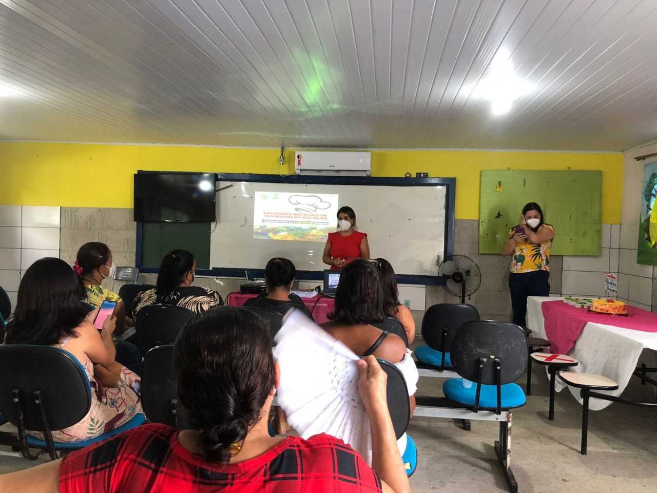 Camacã: Secretaria de Educação promove Curso de Atualização para Merendeiras